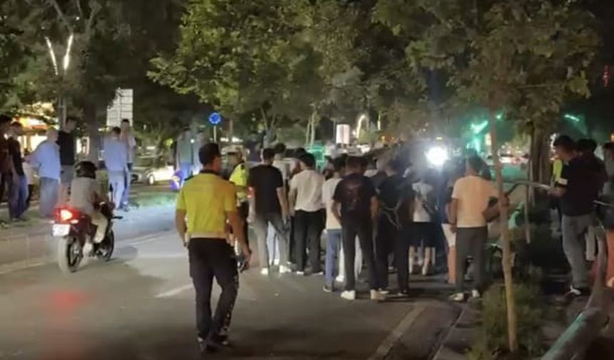 Otomobil aydınlatma direğine çarptı: 1 yaralı