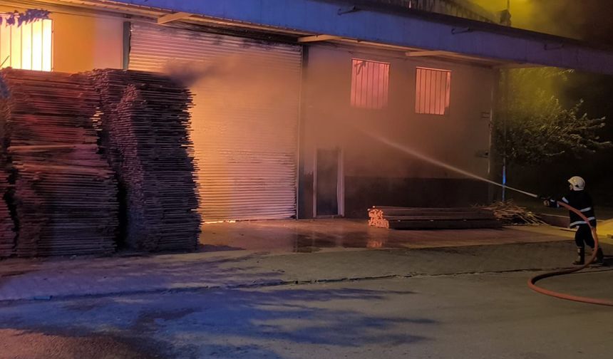 Şanlıurfa’da mobilya atölyesinde çıkan yangın söndürüldü