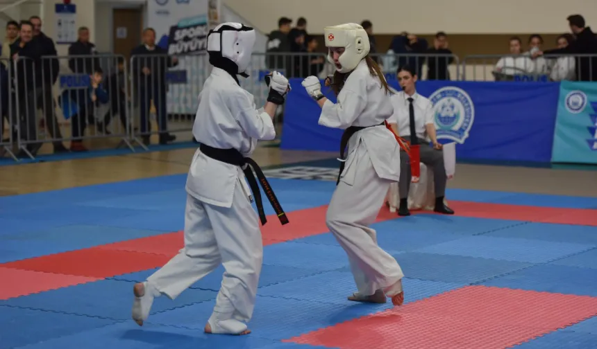 Bursa Yıldırımlı karatecilerden madalya yağmuru