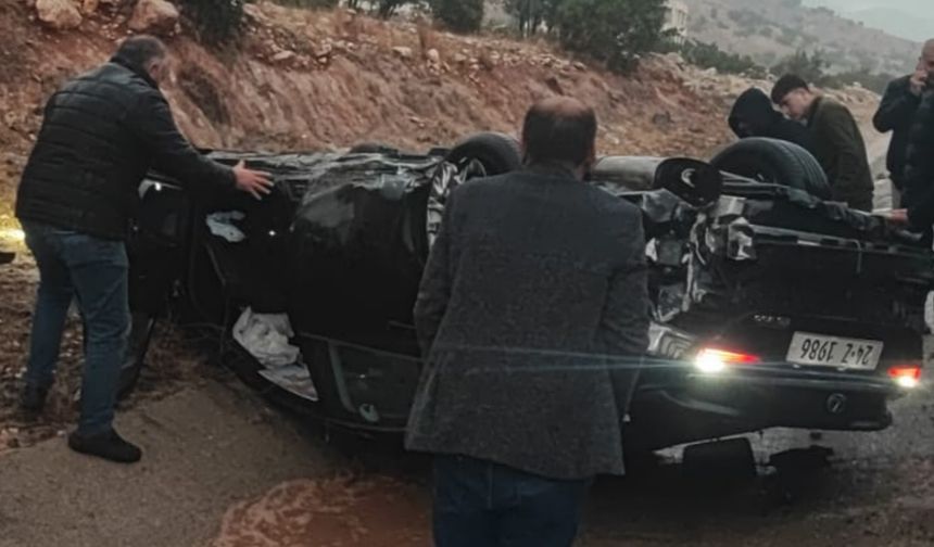 Şırnak'ta kayganlaşan yolda otomobil takla attı: 2 yaralı