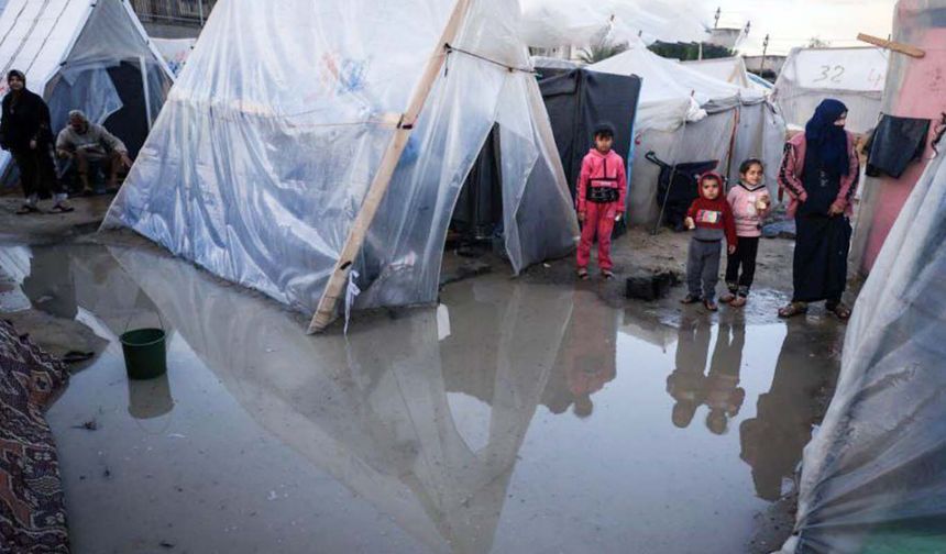 UNRWA: Gazze'de 282 bin ev yok edildi, yüz binlerce aile kışı çadırlarda karşılıyor