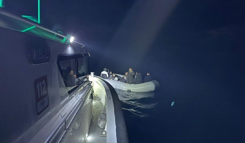 İzmir’de Yunanistan tarafından itilen 15 düzensiz göçmen kurtarıldı