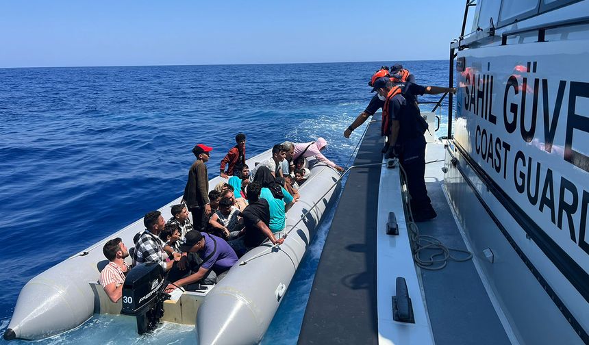 Muğla açıklarında 29 düzensiz göçmen kurtarıldı