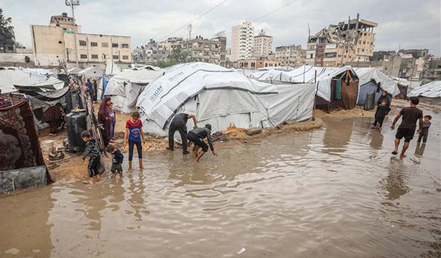 UNRWA: Gazze'de çadırlar sular altında, hastalık riski artıyor