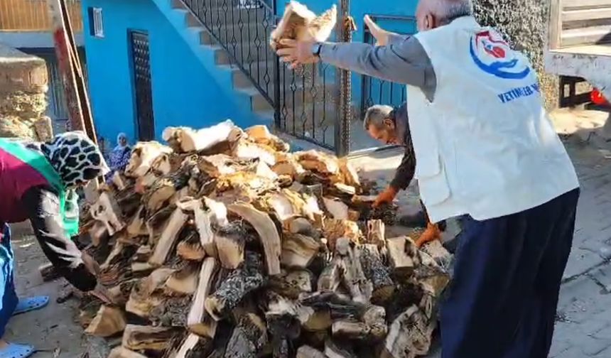 Yetimler Vakfı'ndan yetim ailelere odun yardımı