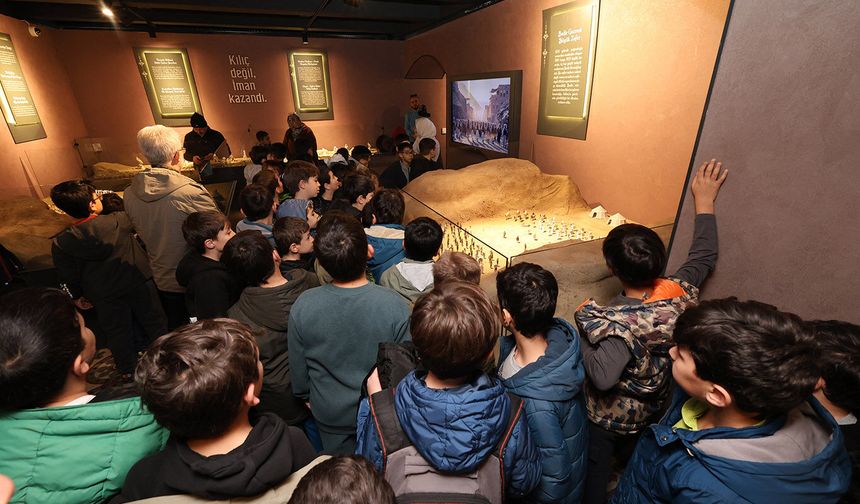 Konya Taş Bina’daki Siyer Sergisi Konyalılardan yoğun ilgi görüyor