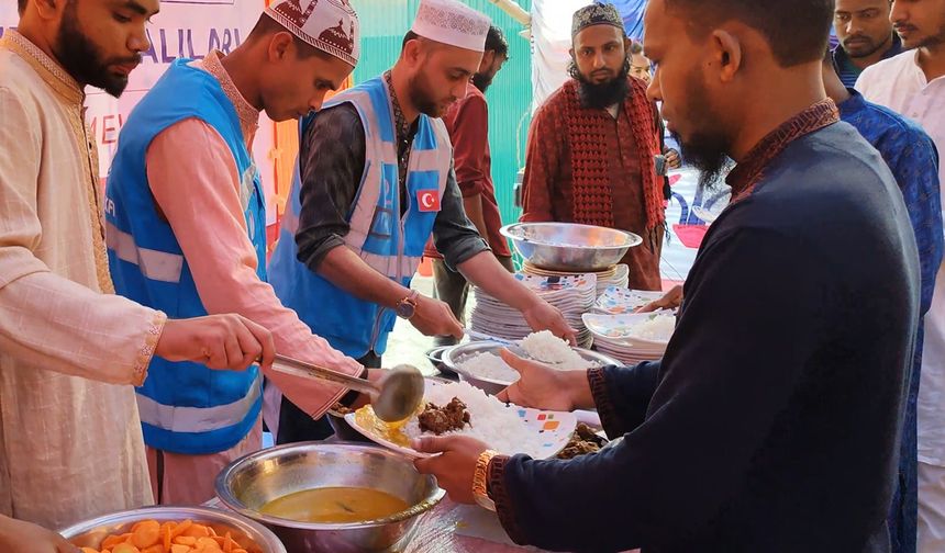 Yetimler Vakfı Bangladeş'te sıcak yemek desteğinde bulundu