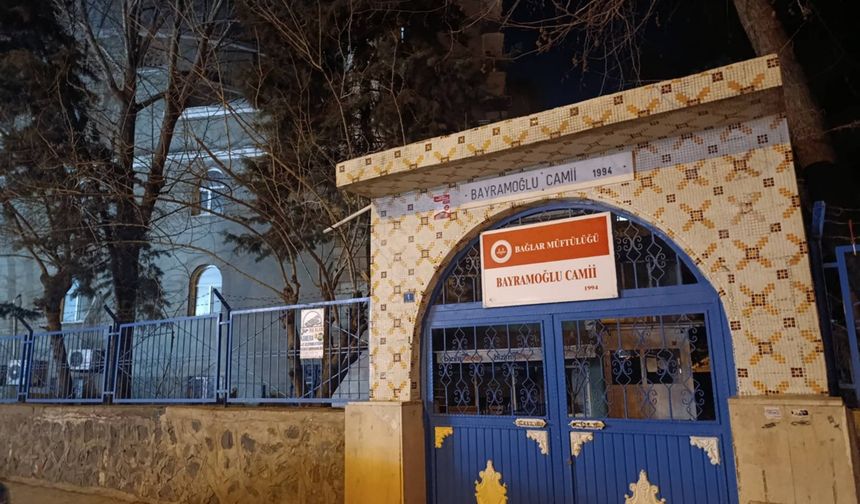 "Fatura borcu" nedeniyle elektriği kesilen camide ibadet yapılamadı 