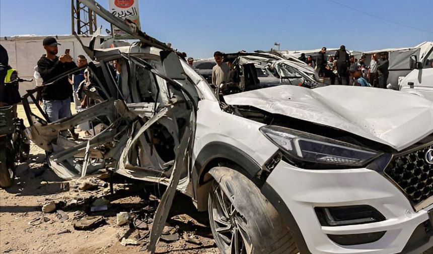 Gazze'de sivil araca siyonist saldırı: 3 şehit, 14 yaralı