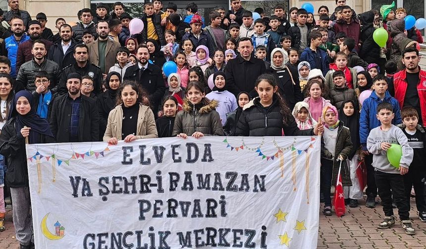 Pervari’de çocuklardan renkli Ramazan veda etkinliği