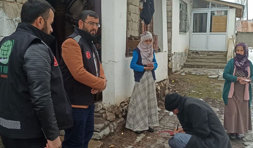 Umut Kervanı Van’da yüzleri güldürdü